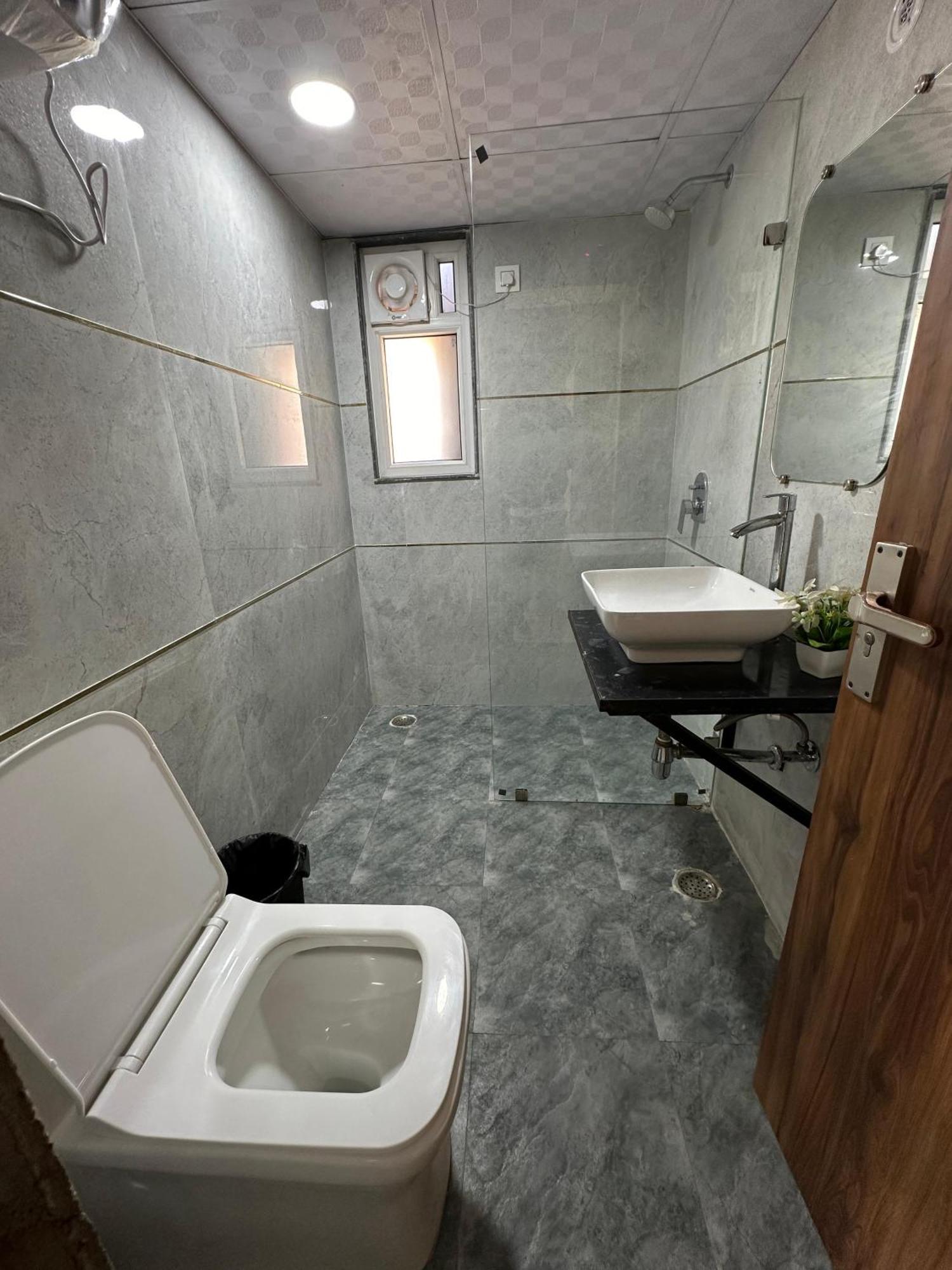 Sky Villa With Private Pool Ноида Екстериор снимка
