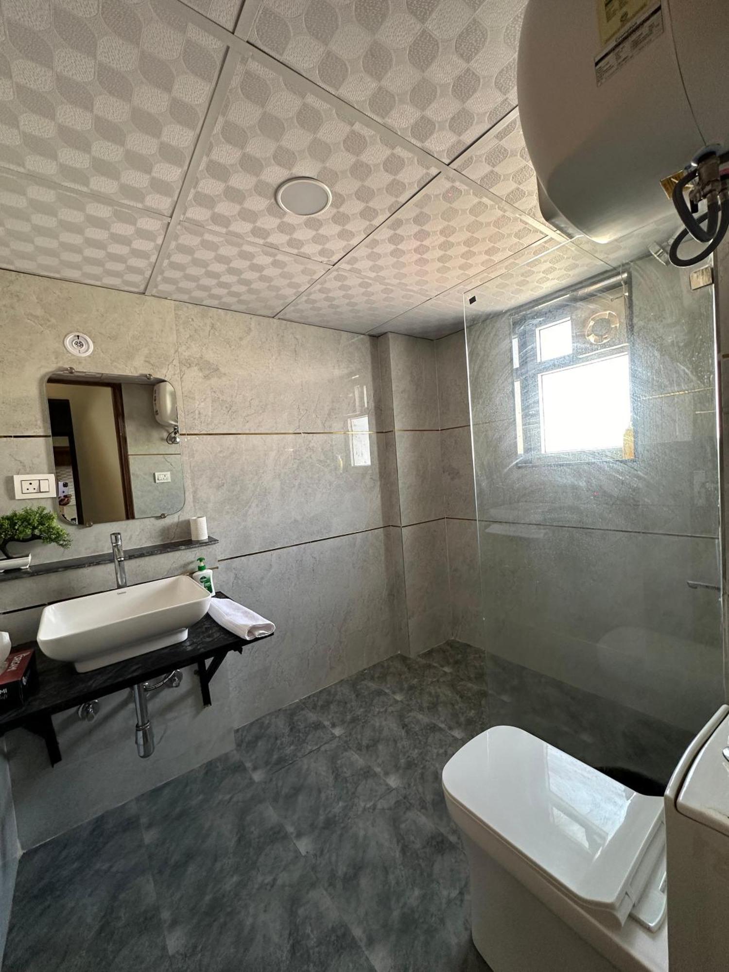 Sky Villa With Private Pool Ноида Екстериор снимка