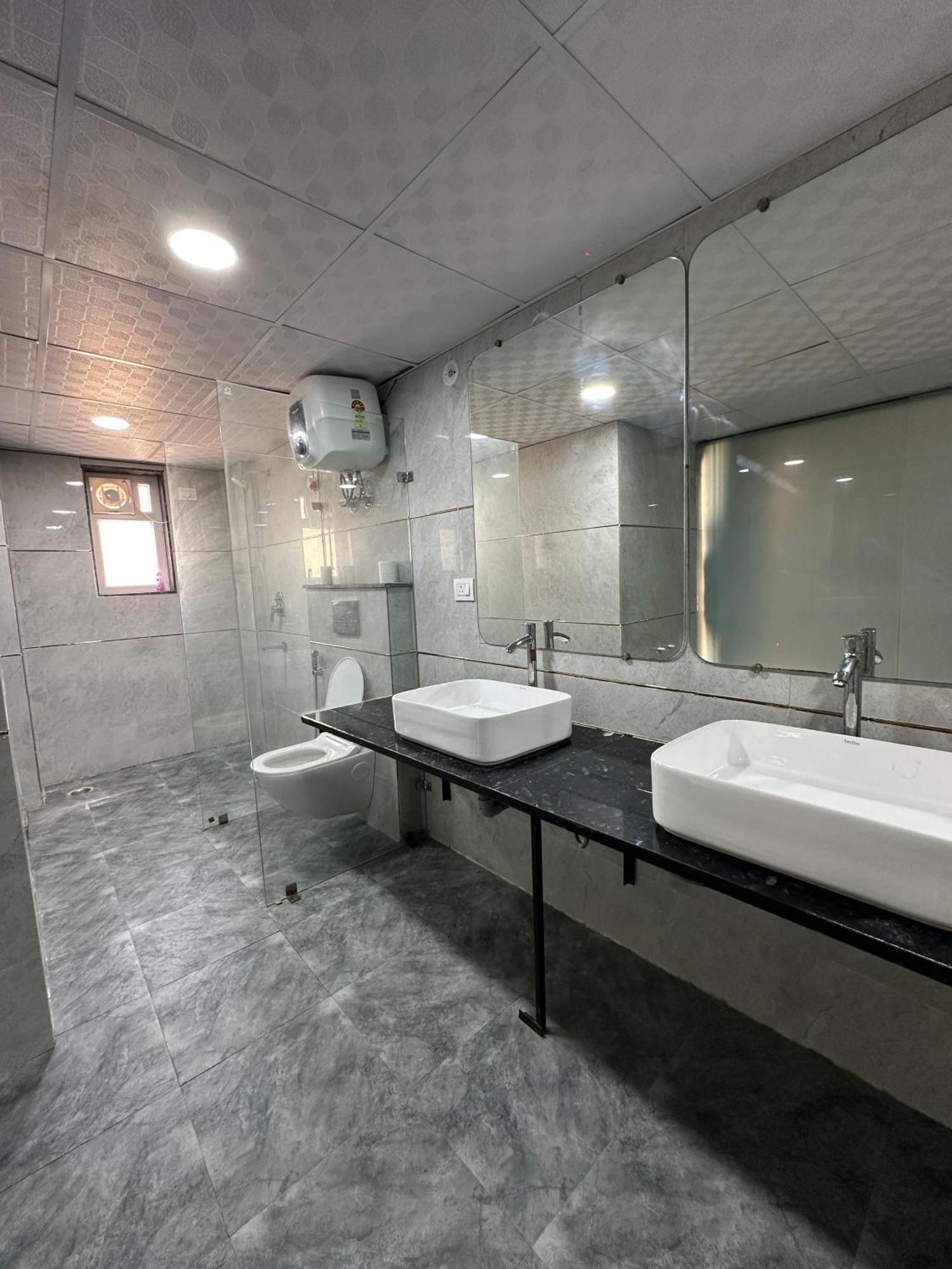 Sky Villa With Private Pool Ноида Екстериор снимка
